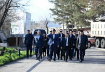 Акылбек Жапаров ознакомился с ходом работ по расширению ряда улиц в Бишкеке