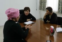 Омбудсмен призывает госорганы помочь женщине, у которой 26 лет назад отняли квартиру в Караколе