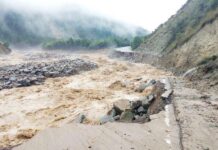 Штормовое предупреждение. В Кыргызстане из-за обильных дождей селеопасно
