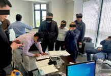 ГКНБ задержал двоих мужчин за вымогательство 1,2 млн сомов у частной фирмы