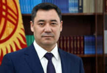 Бишкекте чет элдик студенттердин катышуусундагы окуя. Садыр Жапаров билдирүү жасады