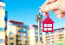 Камчыбек Ташиев Баткенде чек арачыларга батирлердин ачкычын тапшырды – видео