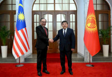 Акылбек Жапаров Малайзиянын премьер-министри Анвар Ибрагим менен жолукту