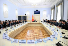 Акылбек Жапаров район акимдерин кабыл алып, иш жүргүзүүдө бир катар багыттарды берди