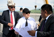 Акылбек Жапаров ознакомился с ходом строительства объездной дороги вокруг Узгена