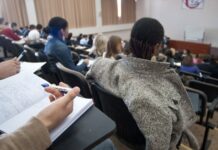 Кыргызстанда билим алып жаткан чет элдик студенттер онлайн окутууга өткөрүлдү