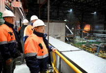 Акылбек Жапаров “Кумтөр” компаниясынын ишмердүүлүгү менен таанышты