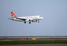 Садыр Жапаров вылетел с рабочим визитом в Россию. Состав делегации