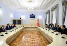 Акылбек Жапаров принял делегацию Евразийского банка развития