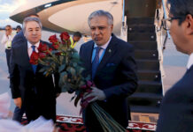 Глава МИД Пакистана прибыл в Кыргызстан с кратковременным визитом