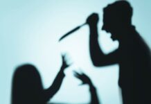 Таласта 27 жаштагы келинди эки баласы менен өлтүрүп кетишти