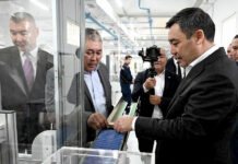 Президент кыргызстандыктарды ID-картаны акысыз алмаштыруу боюнча акцияга катышууга чакырды