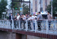 Мэр прошелся по Бишкеку после слов президента о рекламных щитах. И раздал поручения