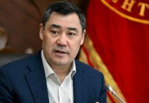 Садыр Жапаров Бишкектеги жарнамалык такталарды LED-экрандарга алмаштырууну тапшырды