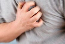 Сотрудники УОБДД спасли мужчину, у которого случился сердечный приступ на трассе (видео)