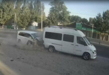 Чүйдө багажга жүк салып жаткан жаранды арт жактан келген унаа сүзгөн