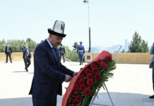 Начался официальный визит торага Жогорку Кенеша в Азербайджан