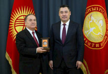 Садыр Жапаров Венгриянын элчисин “Достук” ордени менен сыйлады