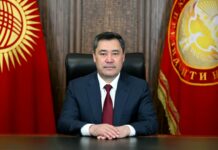 Президент финансы жана экономика системасынын кызматкерлерин кесиптик майрамы менен куттуктады