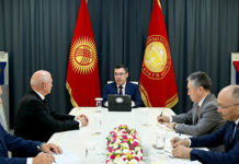 Садыр Жапаров принял посла России в Кыргызстане Николая Удовиченко по случаю завершения его дипмиссии