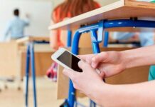 Комитет ЖК одобрил законопроект, ограничивающий использование смартфонов в школах