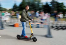 В Кыргызстане будут штрафовать самокатчиков, нарушающих ПДД