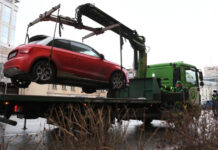 В Бишкеке начали круглосуточно эвакуировать неправильно припаркованные авто