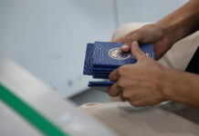 Акылбек Жапаров увидел, как печатают паспорта и учебники в типографии «Учкун»