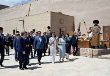 Президент Садыр Жапаров посетил исторические памятники города Хива