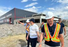 Садыр Жапаров Токмоктогу унаа дөңгөлөктөрүн кайра иштетүүчү заводго барды