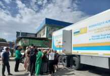 На рынке «Дордой» две мобильные клиники бесплатно оказывают медуслуги