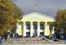 В Бишкеке занятия в лицеях и вузах будут начинаться не ранее 10.00