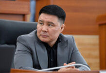 Тазабек Икрамов өз эрки менен депутаттык мандатын тапшырды