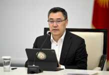 Президент: Өлкөнүн мектептеринин бардык мугалимдери ноутбук менен камсыздалышы кажет