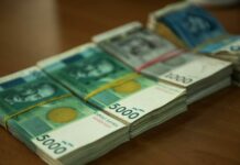 Власти озвучили размер средней зарплаты в Кыргызстане