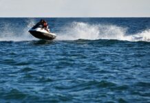 На Иссык-Куле погиб 35-летний мужчина, катаясь на гидроцикле