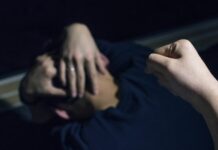 В швейном цеху Бишкека избивали иностранцев(видео)