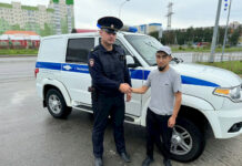 Кыргызстанец спас ребенка, свесившегося из окна 8 этажа в Нижневартовске