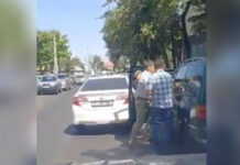 В Бишкеке мужчина избил водителя из-за спора на дороге