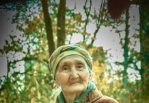 Садыр Жапаров “Ата-Бейиттин” сырын ачкан Бүбүйра апанын дүйнө салганына байланыштуу кыргыз элине көңүл айтты