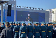 Ала-Тоо аянтында жаңы флагштоктун туусу салтанаттуу көтөрүлдү