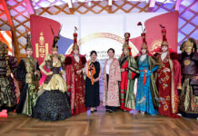 Первые леди Кыргызстана и Монголии посетили показ мод