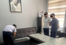 УКМК: Таласта 50 миң доллар пара берип жаткан жеринен эки ишкер кармалды