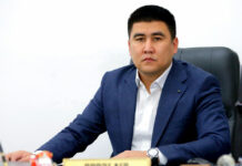 Президент Садыр Жапаров Кара-Көл шаарынын мэрин алмаштырды