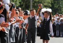 Первый звонок в школах Кыргызстана прозвенит на день позже