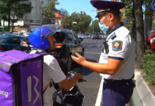 В Бишкеке провели рейд на иностранцев с мотоциклами