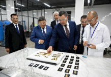 Садыр Жапаров запустил цех по выпуску мерных золотых слитков ОАО «Кыргызалтын»