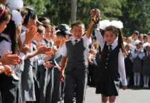 Кыргызстандагы мектептерде биринчи коңгуроо кагылды