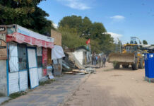 В пансионате «Золотые пески» опять сносят незаконную торговую застройку