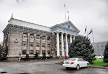 Жеке унаасы менен жүргөн Бишкек мэриясынын 64 кызматкери тартиптик жазага тартылды